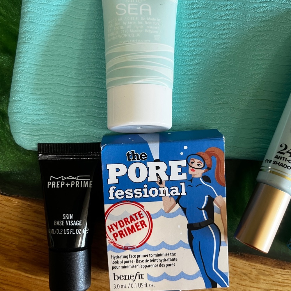 Face Primer Bundle with Turquoise Pouch - Picture 3 of 4